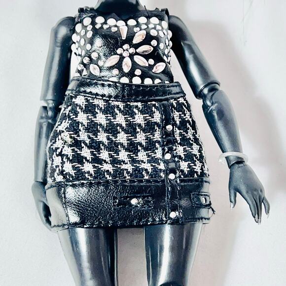 Rainbow High Shadow High Series 1 Shanelle Onyx Grayscale Fashion Doll Outfit - Picture 7 of 11